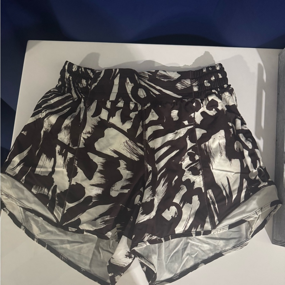 Hotty Hot High-Rise Lined Short 4" lululemon